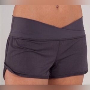 LULULEMON mesh up shorts no size tag SIZE 4